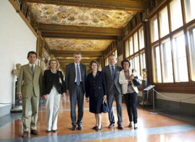 Ferragamo, funziona la cura Le Divelec. I cinesi under 35 trainano gli utili