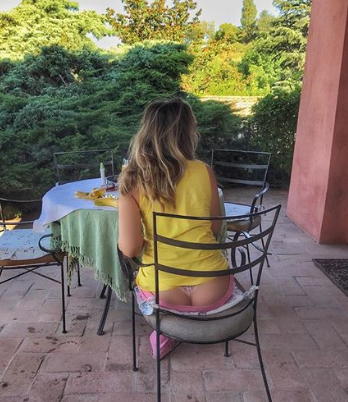 Naike Rivelli e la foto hot con San Pietro. Rivolta social Naike Rivelli e la foto hot con San Pietro. Rivolta social