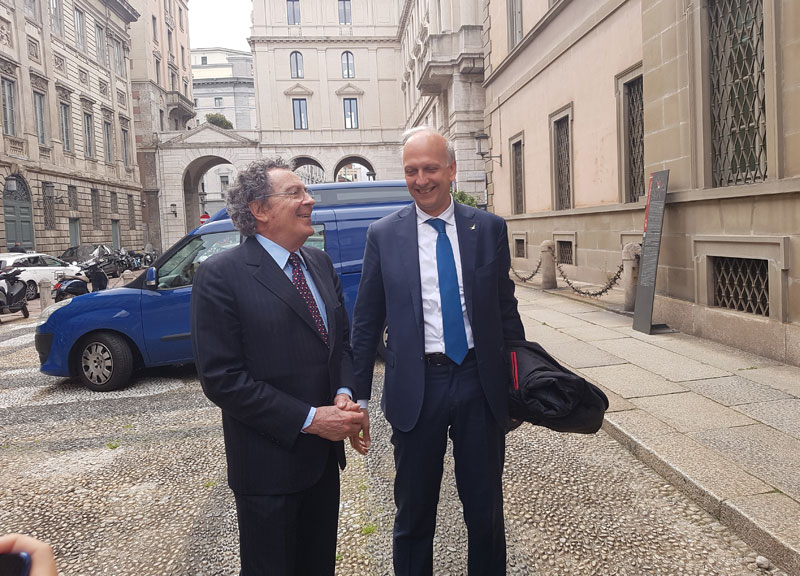 Intesa Sanpaolo, con la comunità educante contro il disagio giovanile Intesa Sanpaolo, con la comunità educante contro il disagio giovanile
