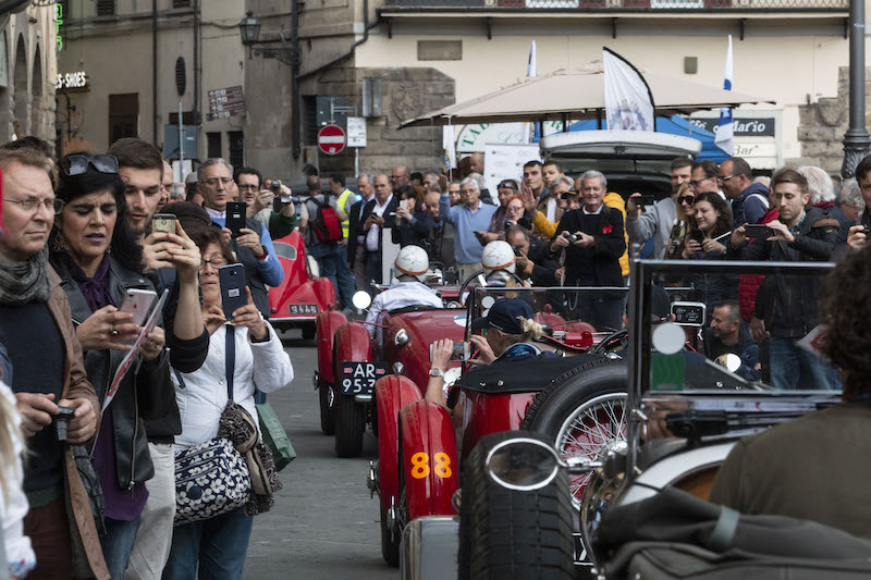 Mille Miglia, prosegue il testa a testa tra Moceri-Bonetti e Vesco-Guerini Mille Miglia, prosegue il testa a testa tra Moceri-Bonetti e Vesco-Guerini