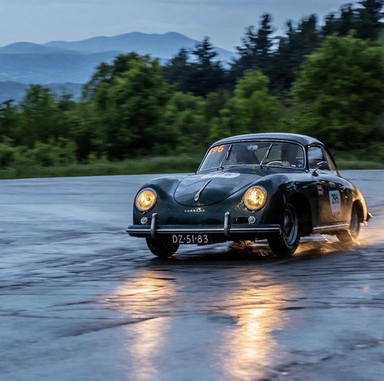 La 1000 Miglia arriva a Brescia. In corsa 430 auto d’epoca. Foto La 1000 Miglia arriva a Brescia. In corsa 430 auto d’epoca. Foto