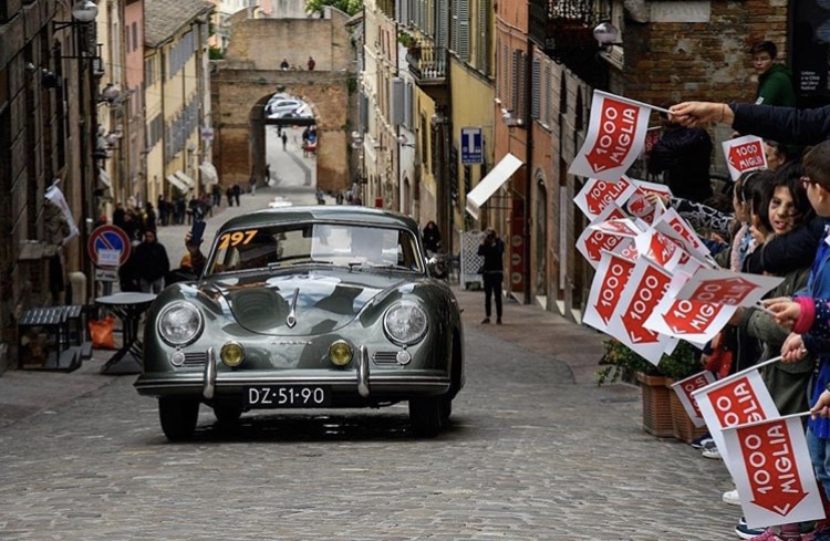 La 1000 Miglia arriva a Brescia. In corsa 430 auto d’epoca. Foto La 1000 Miglia arriva a Brescia. In corsa 430 auto d’epoca. Foto
