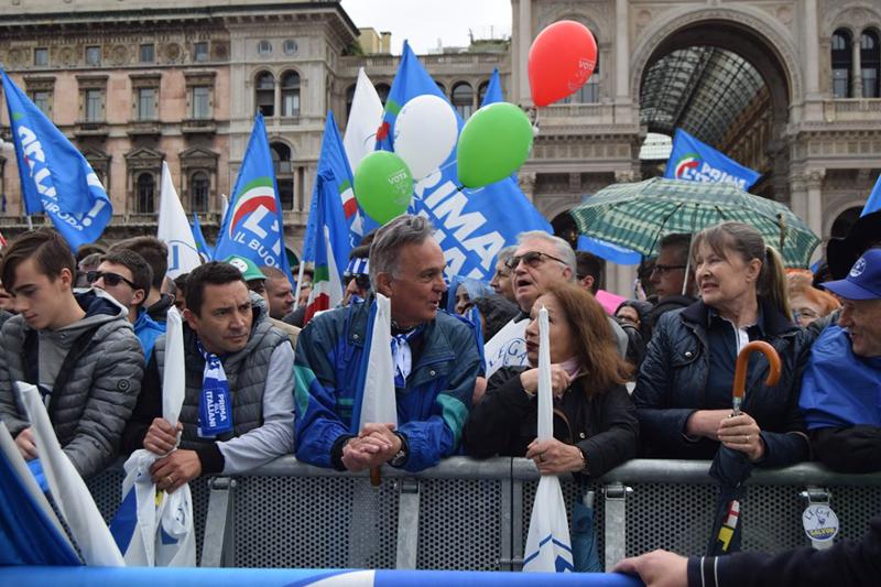 Salvini in Piazza Duomo, il trionfo dell’Europa sovranista a Milano. FOTO