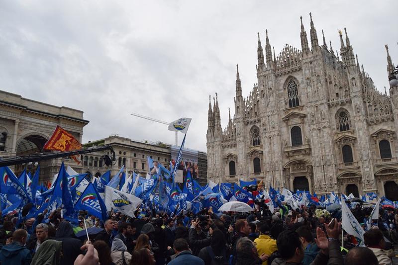 Salvini in Piazza Duomo, il trionfo dell’Europa sovranista a Milano. FOTO