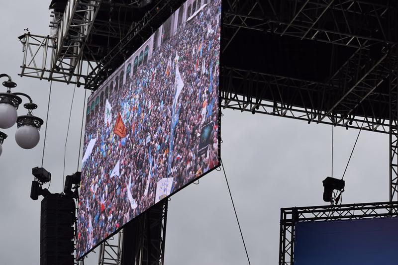 Salvini in Piazza Duomo, il trionfo dell’Europa sovranista a Milano. FOTO