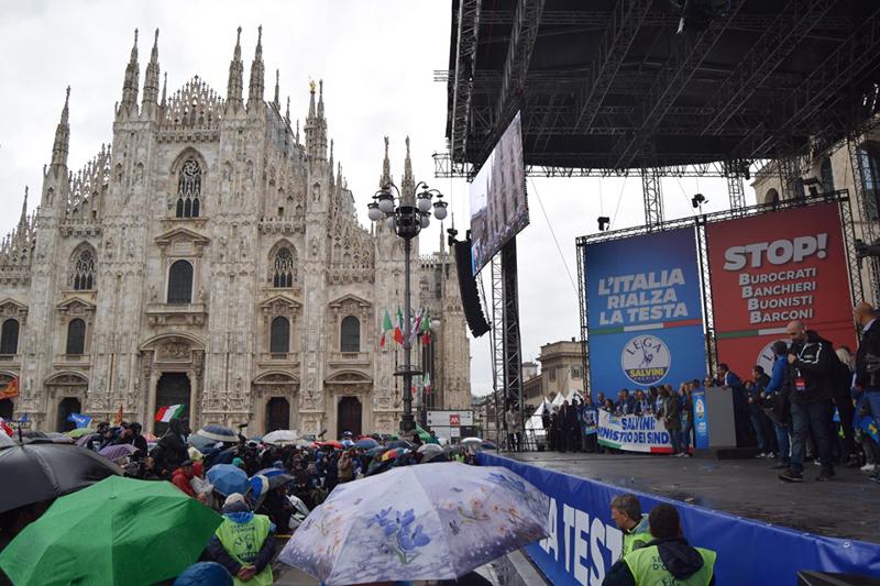 Salvini in Piazza Duomo, il trionfo dell’Europa sovranista a Milano. FOTO