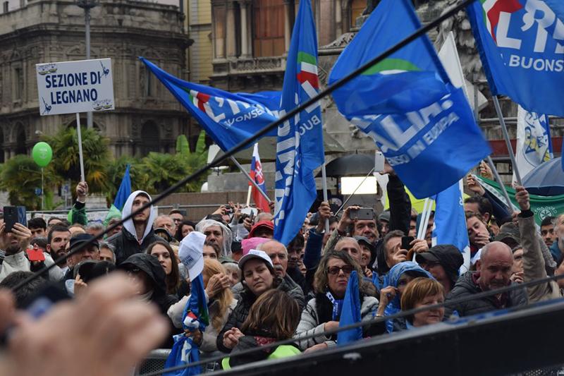 Salvini in Piazza Duomo, il trionfo dell’Europa sovranista a Milano. FOTO