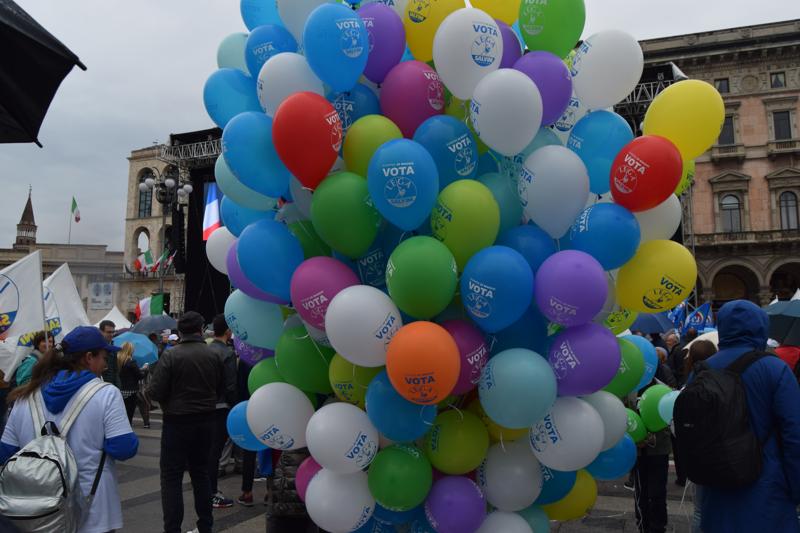 Salvini in Piazza Duomo, il trionfo dell’Europa sovranista a Milano. FOTO