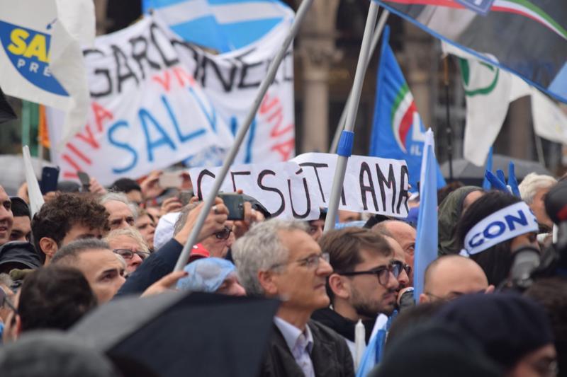 Salvini in Piazza Duomo, il trionfo dell’Europa sovranista a Milano. FOTO