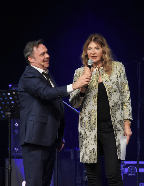 MUSICA E CABARET una serata dedicata alla solidarietà MUSICA E CABARET una serata dedicata alla solidarietà