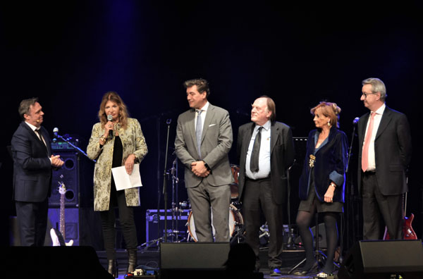 MUSICA E CABARET una serata dedicata alla solidarietà MUSICA E CABARET una serata dedicata alla solidarietà