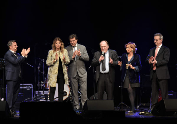 MUSICA E CABARET una serata dedicata alla solidarietà MUSICA E CABARET una serata dedicata alla solidarietà