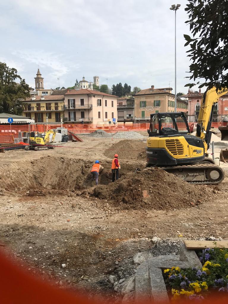 Comuni fuori controllo: dalla statua di Vergato alla piazza di Carpenedolo Comuni fuori controllo: dalla statua di Vergato alla piazza di Carpenedolo