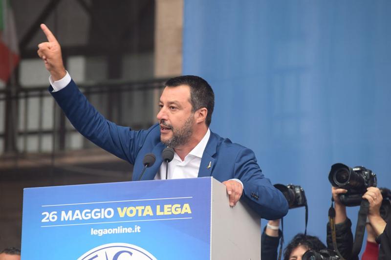 Galleria foto 'Dio, Patria e Le Pen. Così Matteo Salvini sfida l’UE' - foto 1