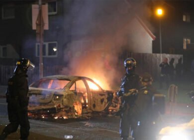 Indonesia, scontri tra polizia e manifestati. 6 morti e 200 feriti