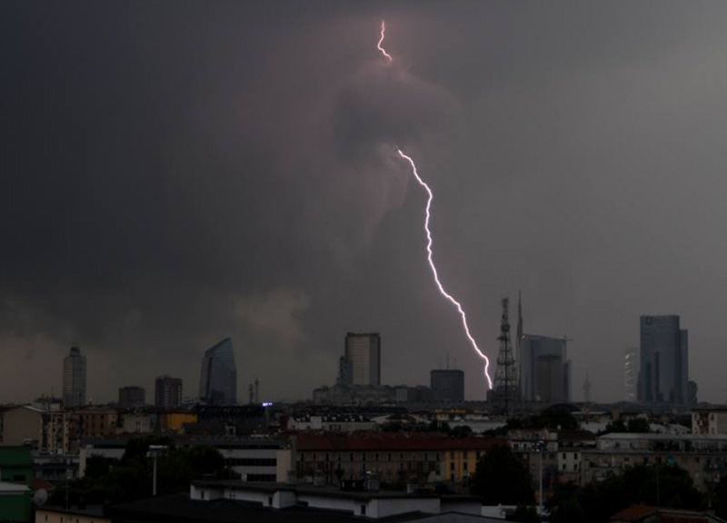 Meteo weekend, temporali al Centro-Nord. Maltempo no stop Meteo weekend, temporali al Centro-Nord. Maltempo no stop