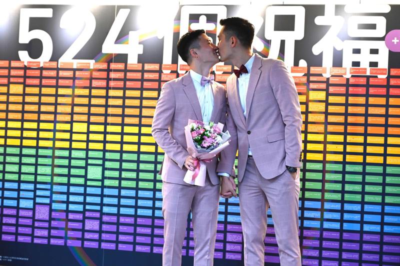Taiwan, celebrate nozze gay. E’ la prima volta in Asia Taiwan, celebrate nozze gay. E’ la prima volta in Asia