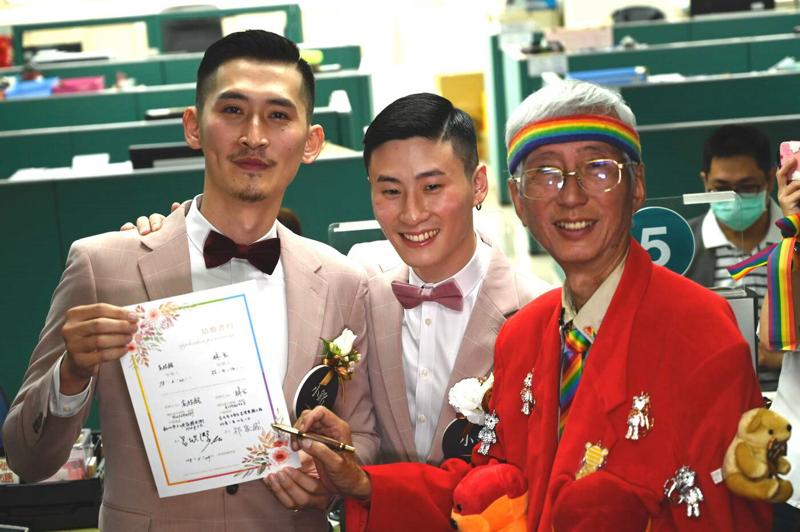 Taiwan, celebrate nozze gay. E’ la prima volta in Asia Taiwan, celebrate nozze gay. E’ la prima volta in Asia