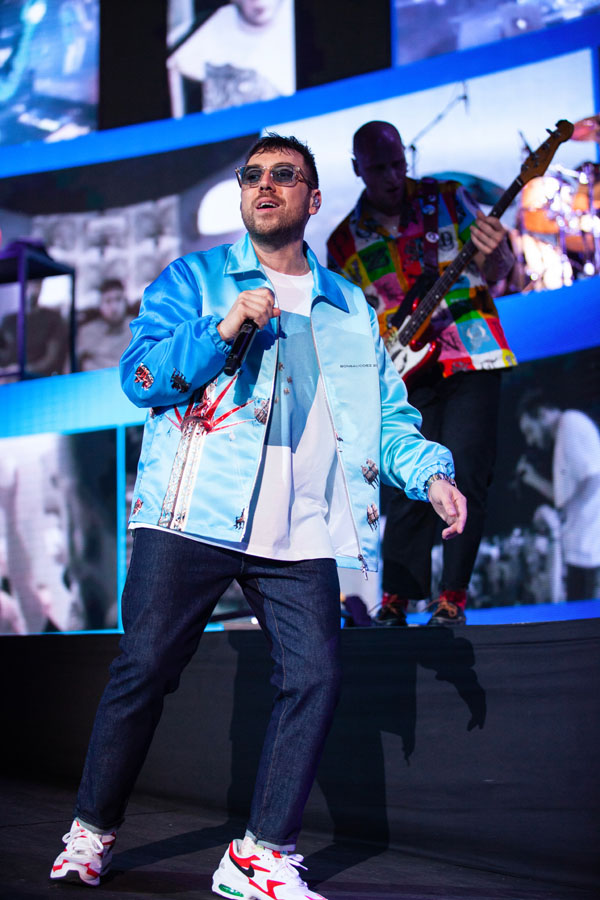 COEZ, ‘E’ SEMPRE BELLO IN TOUR’. CANZONI IN SCALETTA, LE FOTO E TUTTE LE NEWS COEZ, ‘E’ SEMPRE BELLO IN TOUR’. CANZONI IN SCALETTA, LE FOTO E TUTTE LE NEWS