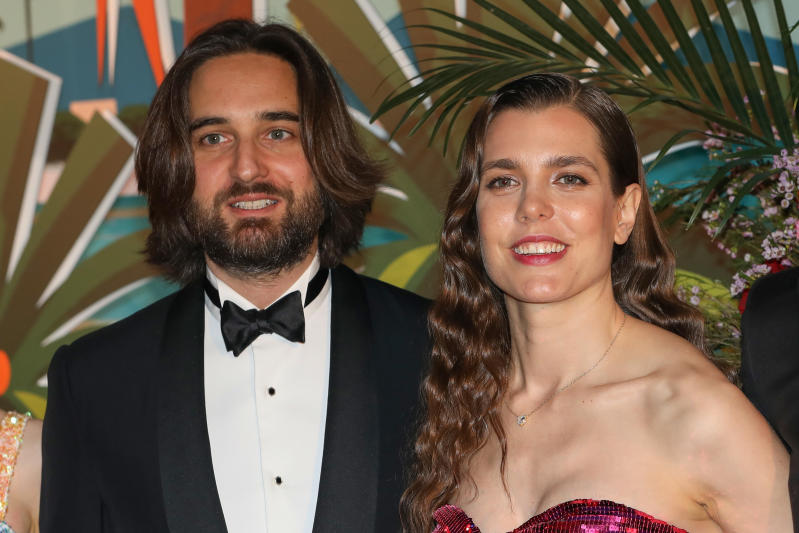 Nozze Casiraghi, ecco la lista regali: c’è un ‘piattino’ da 45 euro Nozze Casiraghi, ecco la lista regali: c’è un ‘piattino’ da 45 euro