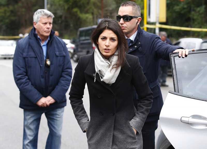 Casamonica dichiarano guerra alla Raggi, l’Antimafia: “La paura è reale” Casamonica dichiarano guerra alla Raggi, l’Antimafia: “La paura è reale”