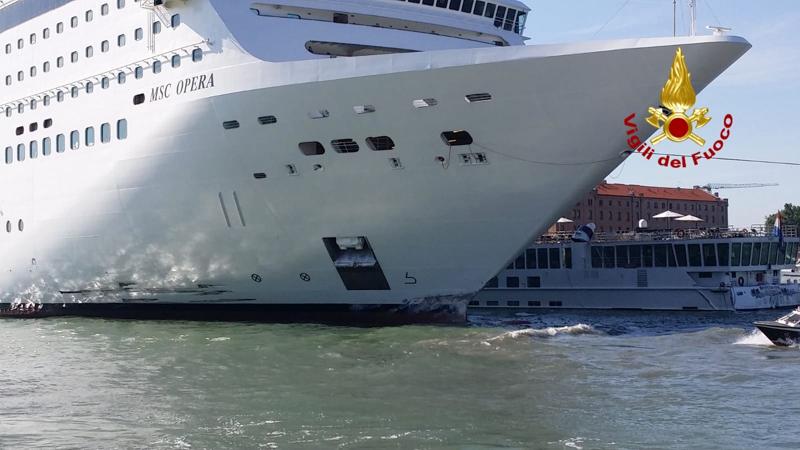 Venezia, collisione in laguna: si accelera sullo stop alle grandi navi