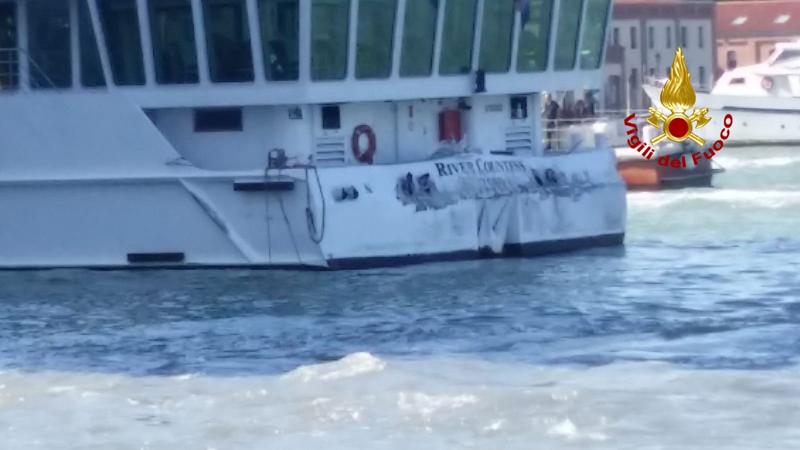 Venezia, collisione in laguna: si accelera sullo stop alle grandi navi