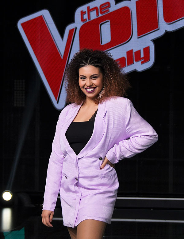 THE VOICE OF ITALY 2019, atto finale con Simona Ventura stile Madonna THE VOICE OF ITALY 2019, atto finale con Simona Ventura stile Madonna