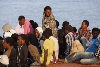 Migranti, Alarm Phone: “Persi contatti con barcone con 75 persone a bordo”