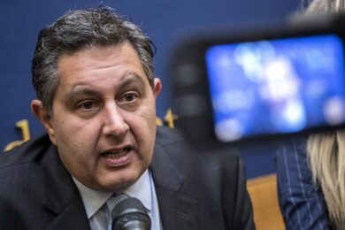 Centrodestra: Toti lancia logo assemblea del 6 luglio, “Italia in crescita!”