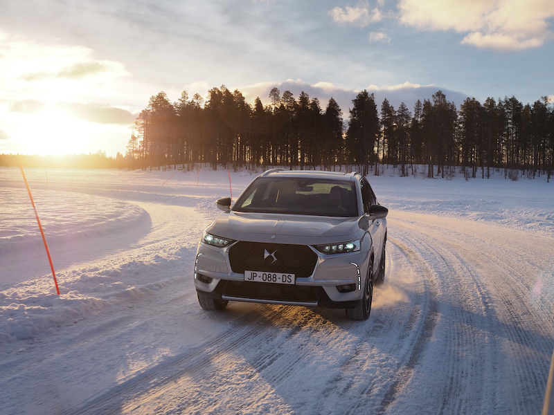 DS 7 CROSSBACK E-TENSE 4×4 supera i test con 31 grammi di CO2 al km DS 7 CROSSBACK E-TENSE 4×4 supera i test con 31 grammi di CO2 al km
