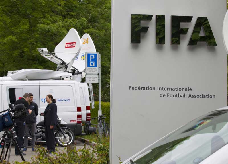 Fifa, il presidente del Caf Ahmad Ahmad è stato arrestato Fifa, il presidente del Caf Ahmad Ahmad è stato arrestato