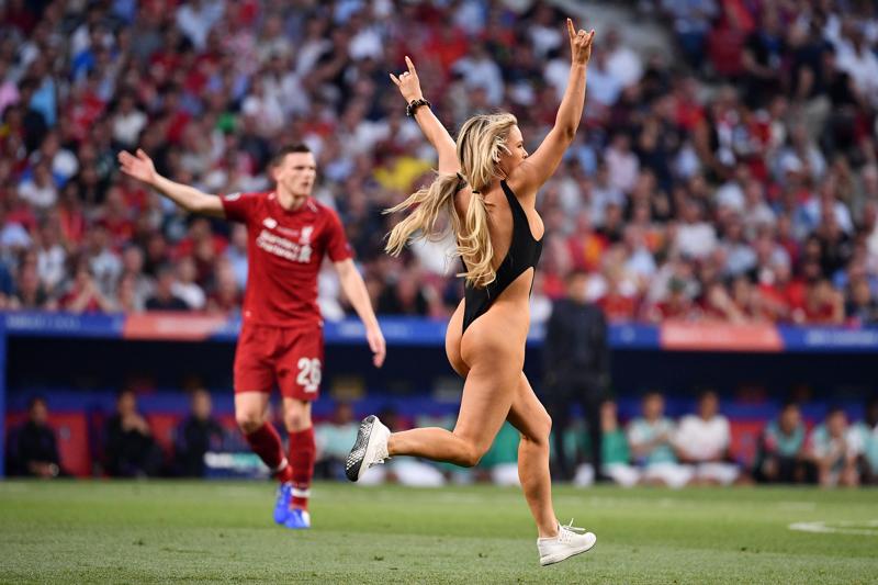 Kinsey Wolanski superstar: regalo Uefa dopo la ‘bollente’ invasione di campo Kinsey Wolanski superstar: regalo Uefa dopo la ‘bollente’ invasione di campo