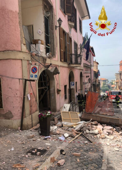 Rocca di Papa, esplosione nel palazzo del Comune: 16 feriti. Grave il sindaco