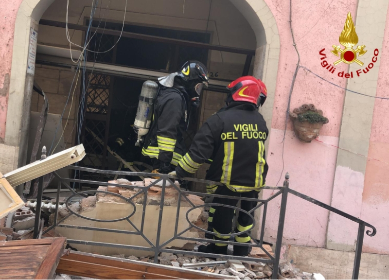 Rocca di Papa, esplosione nel palazzo del Comune: 16 feriti. Grave il sindaco Rocca di Papa, esplosione nel palazzo del Comune: 16 feriti. Grave il sindaco