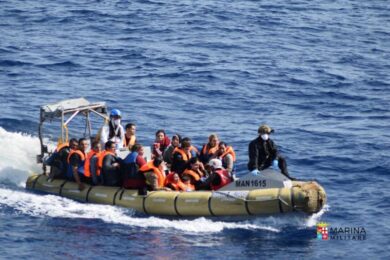 Migranti, nuovo sbarco a Lampedusa, nella notte arrivati in 15 su una barca