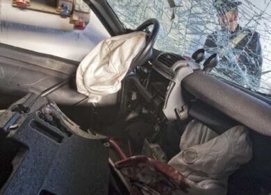 A21, auto contro tir: muore giovani coppia, illeso figlio di sei mesi