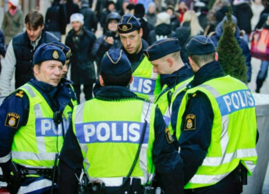 Malmo, uomo minaccia attentato in stazione: polizia gli spara. E’ un italiano