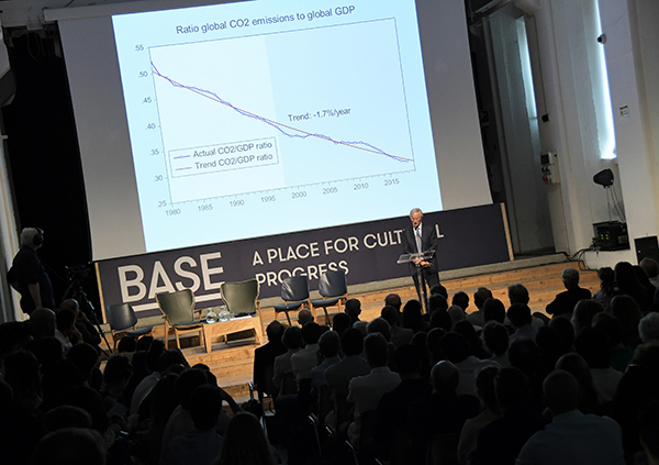 Prof.William Nordhaus Nobel per Economia 2018 a Milano per la ricerca economic Prof.William Nordhaus Nobel per Economia 2018 a Milano per la ricerca economic
