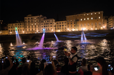 Pitti: con Simona Ventura e Mahmood la sfilata di Mulish colora di luci l’Arno