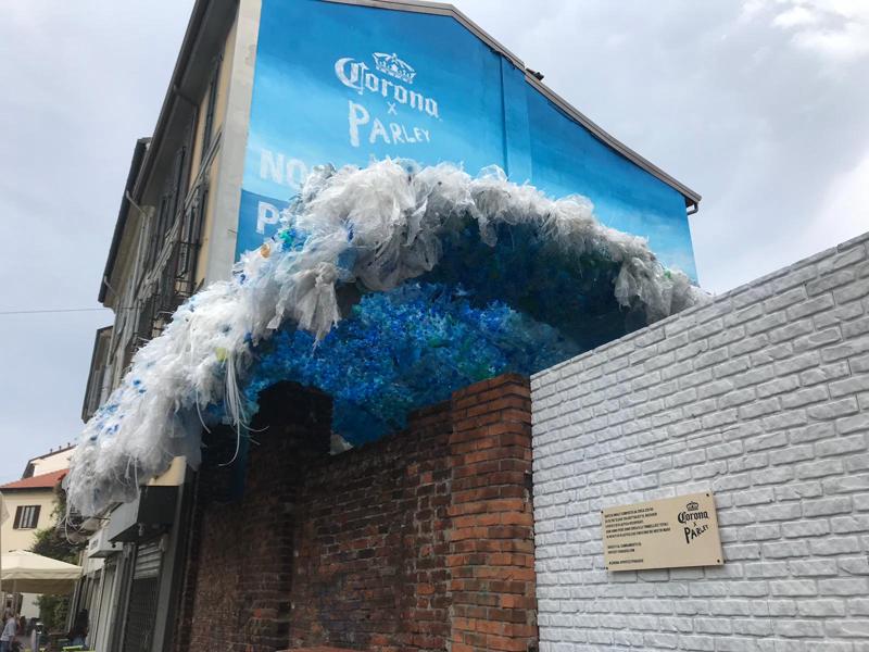 CORONA, grande successo per l’iniziativa Pay With Plastic a Milano. I numeri CORONA, grande successo per l’iniziativa Pay With Plastic a Milano. I numeri