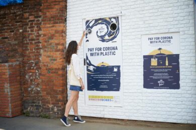 CORONA, grande successo per l’iniziativa Pay With Plastic a Milano. I numeri