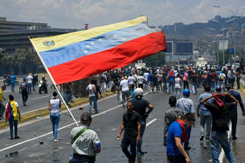 Pure il Venezuela distrutto si inventa una specie di minibot Pure il Venezuela distrutto si inventa una specie di minibot