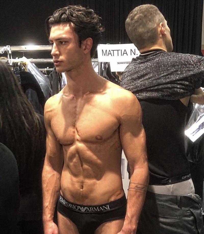 Mattia Narducci, da Armani a D&G, il nuovo volto della moda italiana. FOTO
