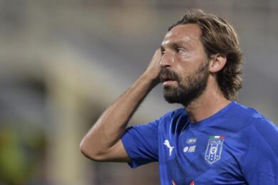 Si spaccia per Andrea Pirlo e truffa negozi di lusso: denunciato 48enne