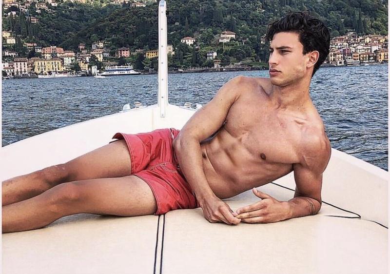 Mattia Narducci, da Armani a D&G, il nuovo volto della moda italiana. FOTO