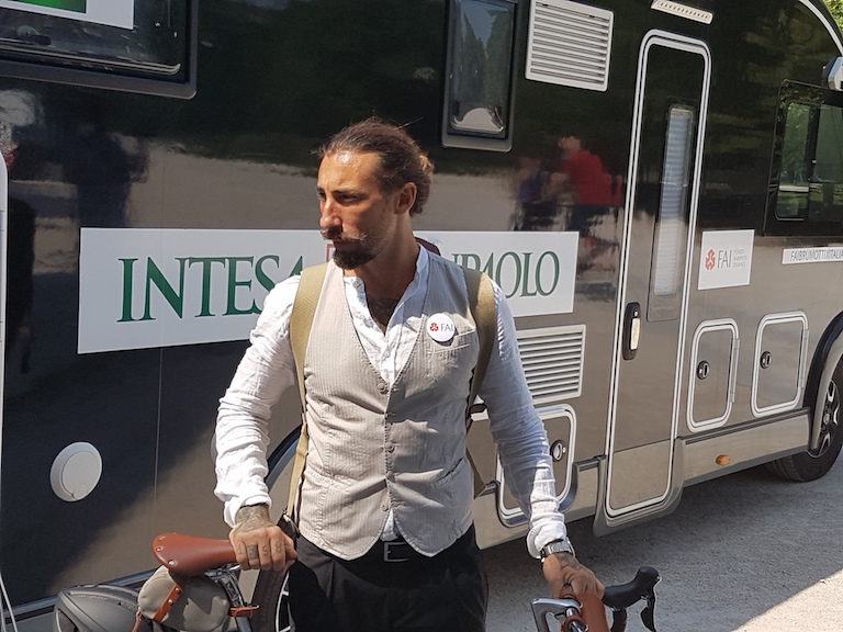 Galleria foto 'Brumotti: al via il tour realizzato con il FAI e sostenuto da Intesa Sanpaolo' - foto 1