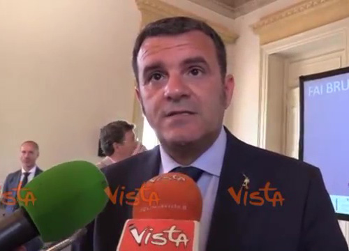 Centinaio a Di Battista: “Faccia pace con se stesso…” Centinaio a Di Battista: “Faccia pace con se stesso…”
