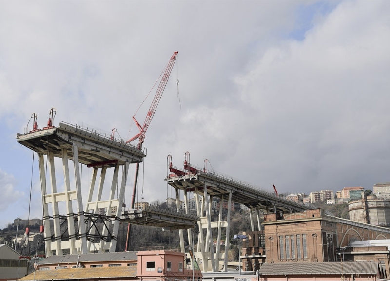 Ponte Genova, la camorra su lavori di demolizione, 2 arresti e sequestri Ponte Genova, la camorra su lavori di demolizione, 2 arresti e sequestri