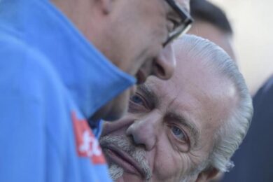 Sarri, De Laurentiis: “Urla e bestemmia non so come si adeguerà alla Juventus”